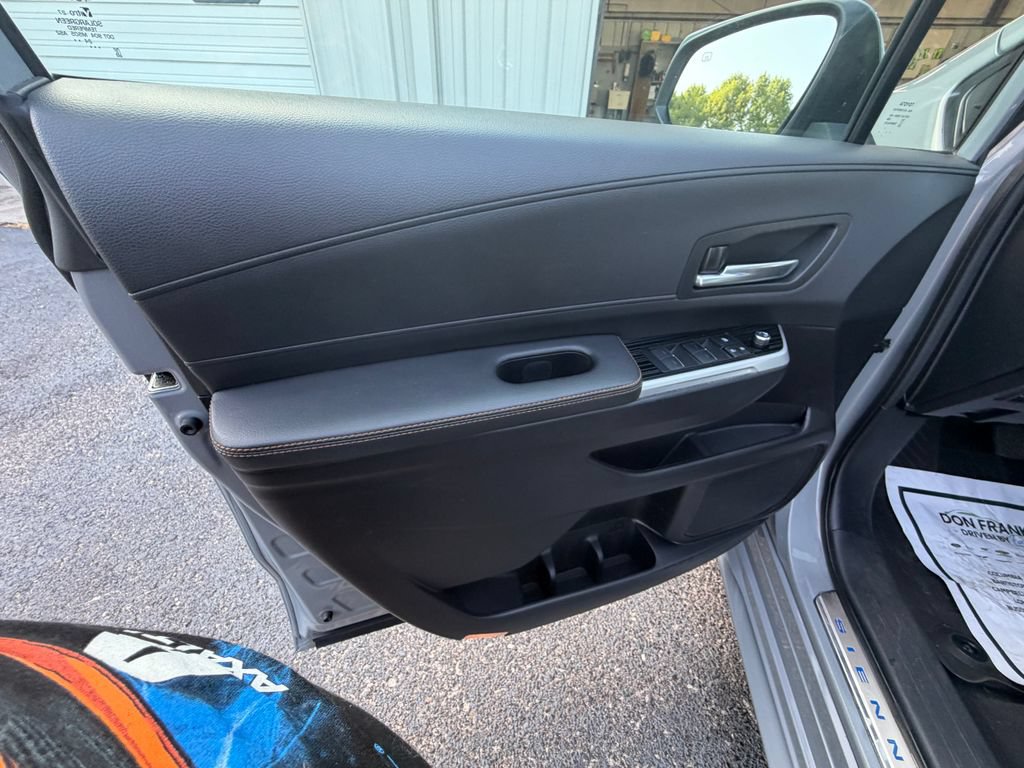 Used 2025 Toyota Sienna XLE Woodland Edition AWD/4WD image 12