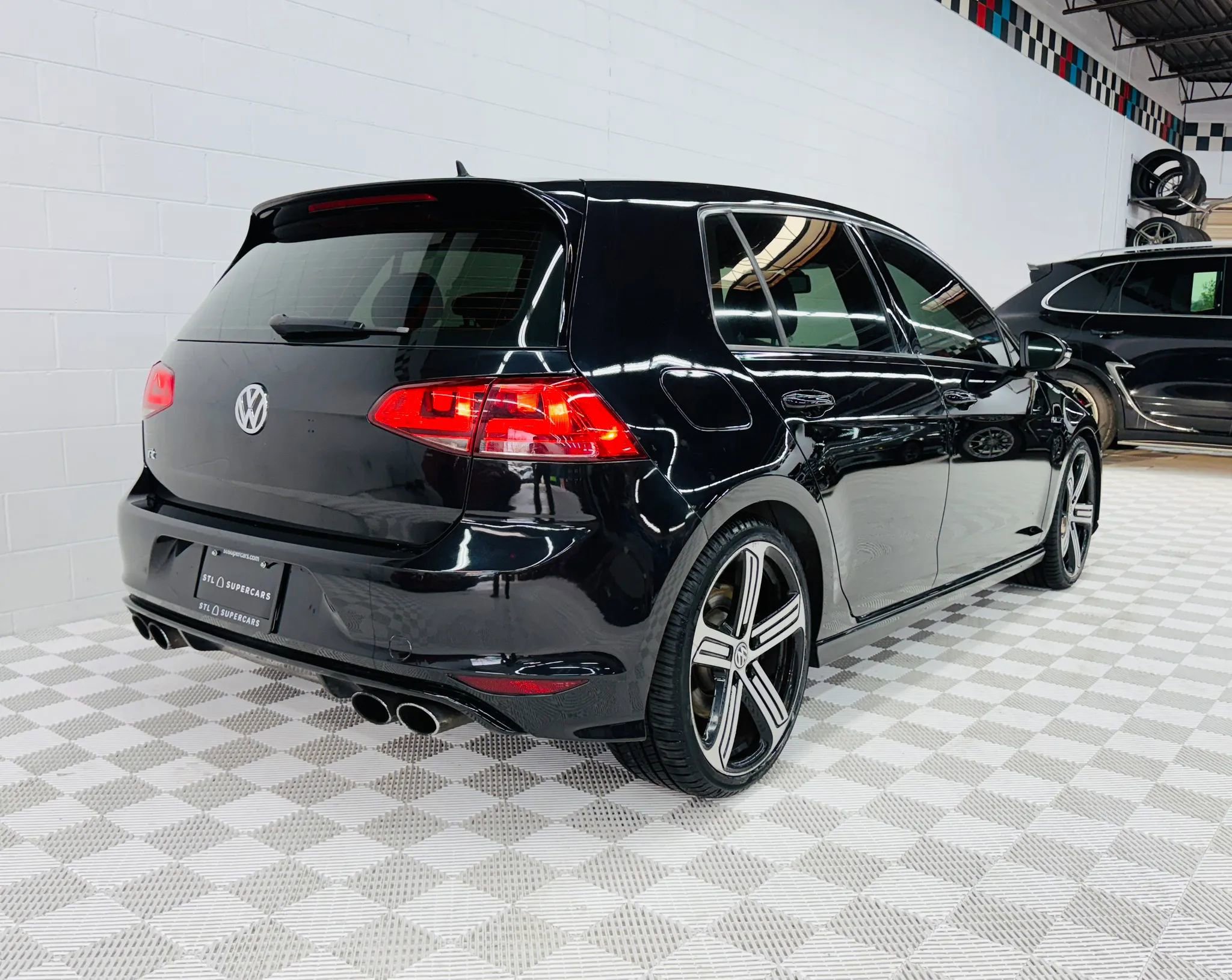Used 2016 Volkswagen Golf R 4-Door AWD/4WD image 8