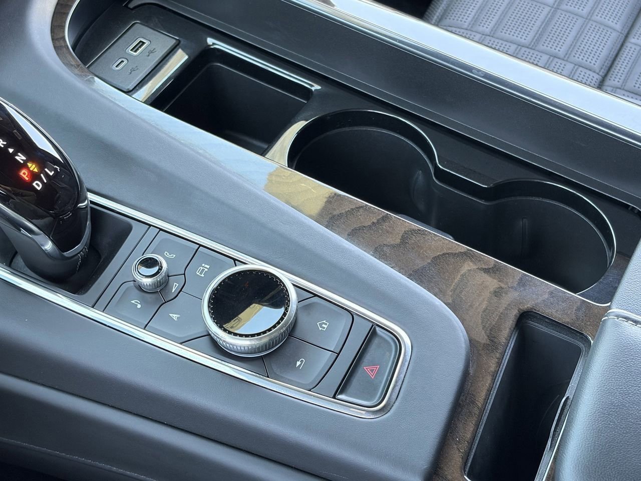Certified 2024 Cadillac Escalade ESV Premium Luxury Platinum image 32