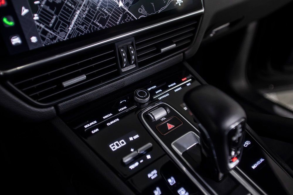 Used 2023 Porsche Cayenne S Platinum w/ Premium Package Plus image 28