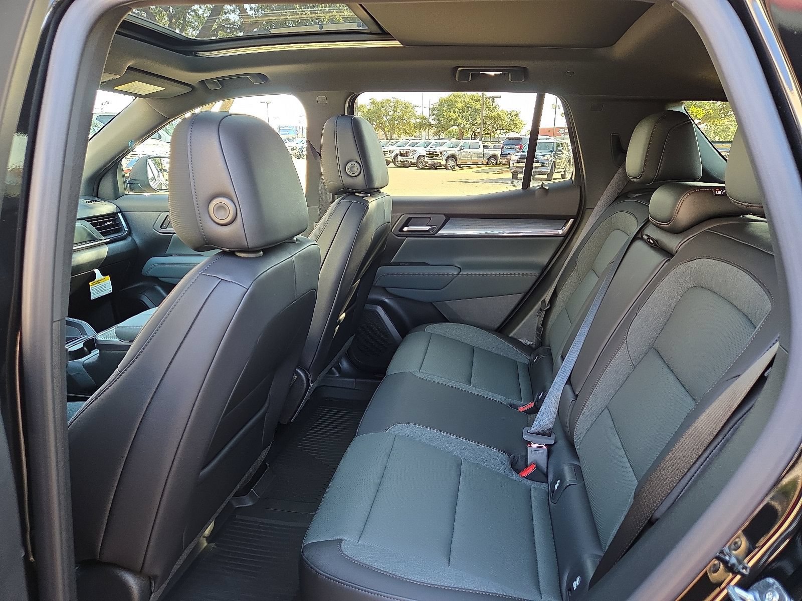 New 2027 GMC Terrain AT4 w/ Technology Package II AWD/4WD image 9