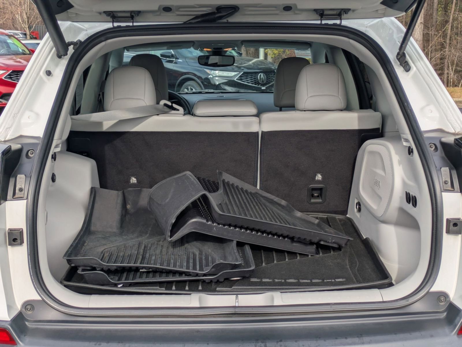 Used 2019 Jeep Cherokee Limited image 25