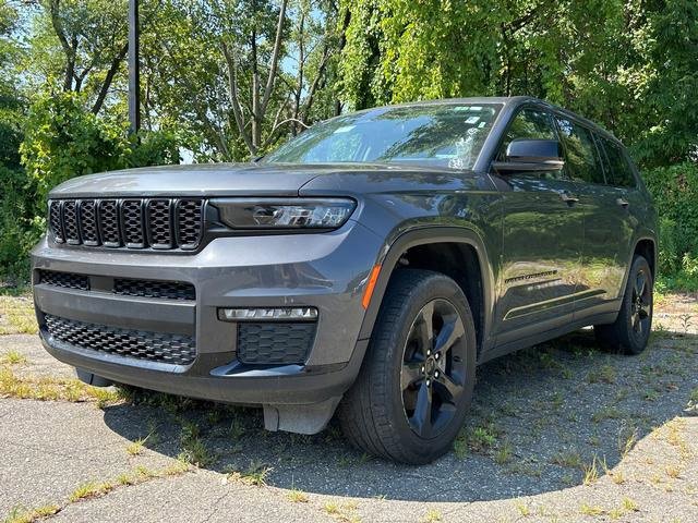 Used 2023 Jeep Grand Cherokee L Limited w/ Black Appearance Package image 7