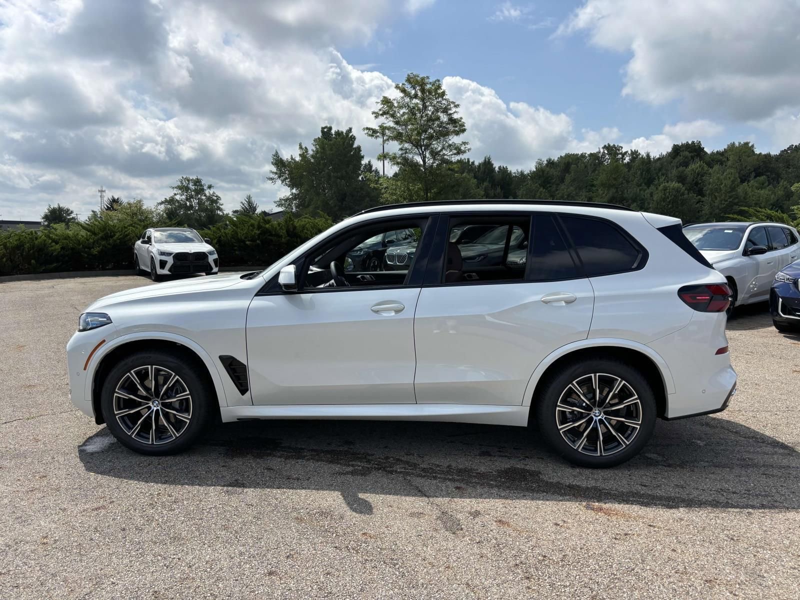 Used 2026 BMW X5 xDrive40i w/ M Sport Package image 4