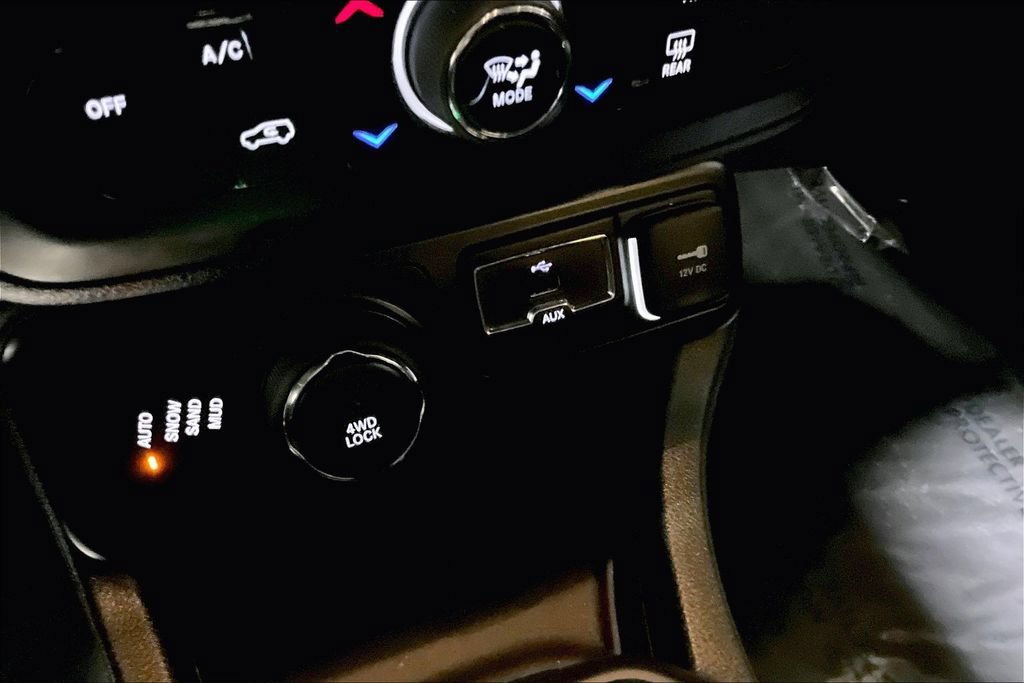 Used 2020 Jeep Renegade Latitude AWD/4WD image 25