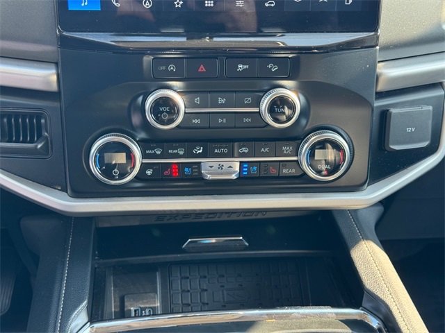 Used 2024 Ford Expedition Max XLT image 19