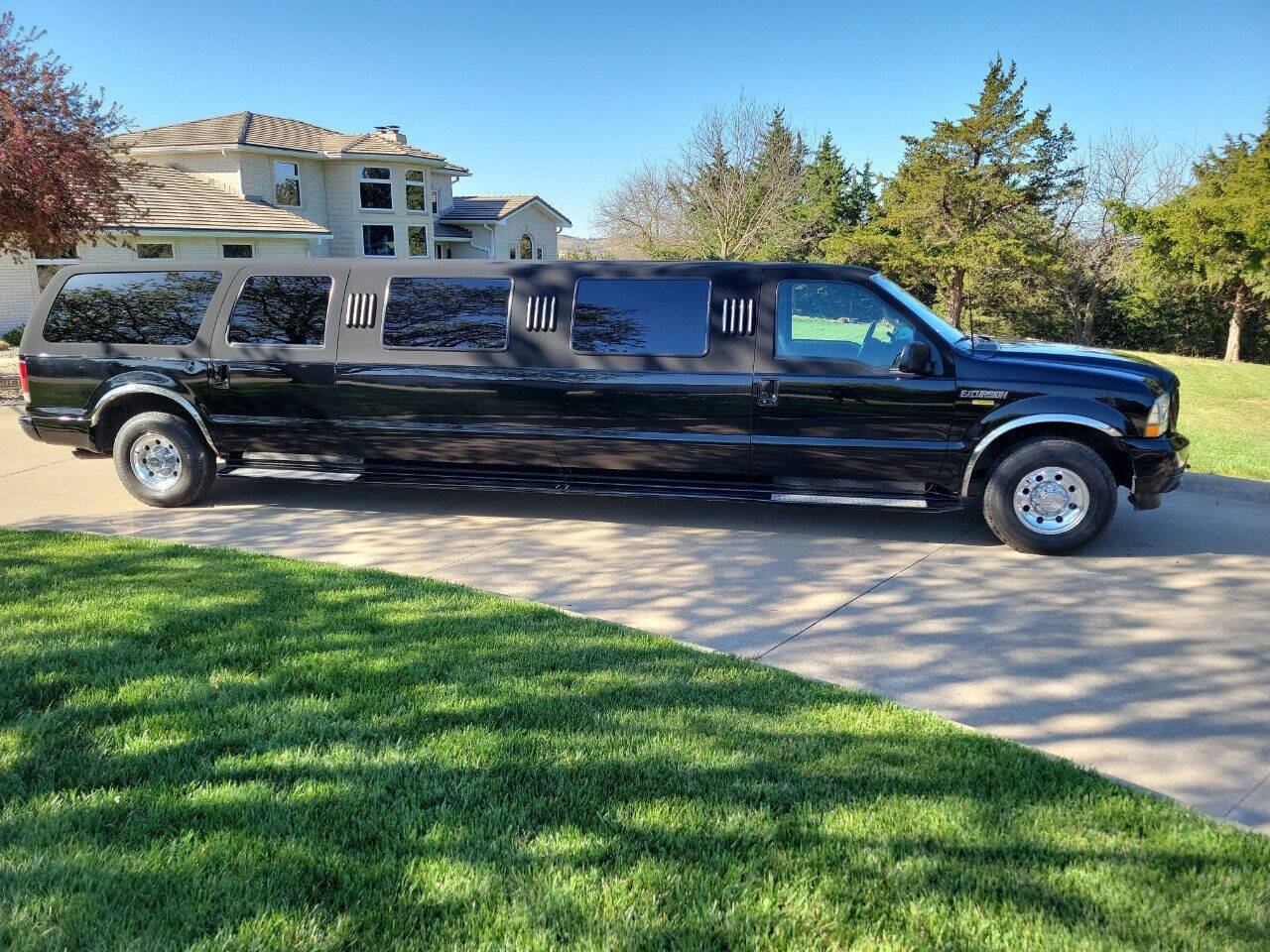 Used 2002 Ford Excursion XLT RWD image 2