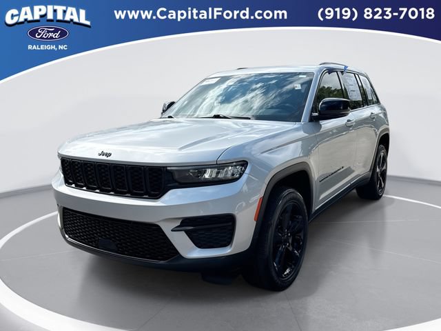 Used 2022 Jeep Grand Cherokee Altitude RWD image 1