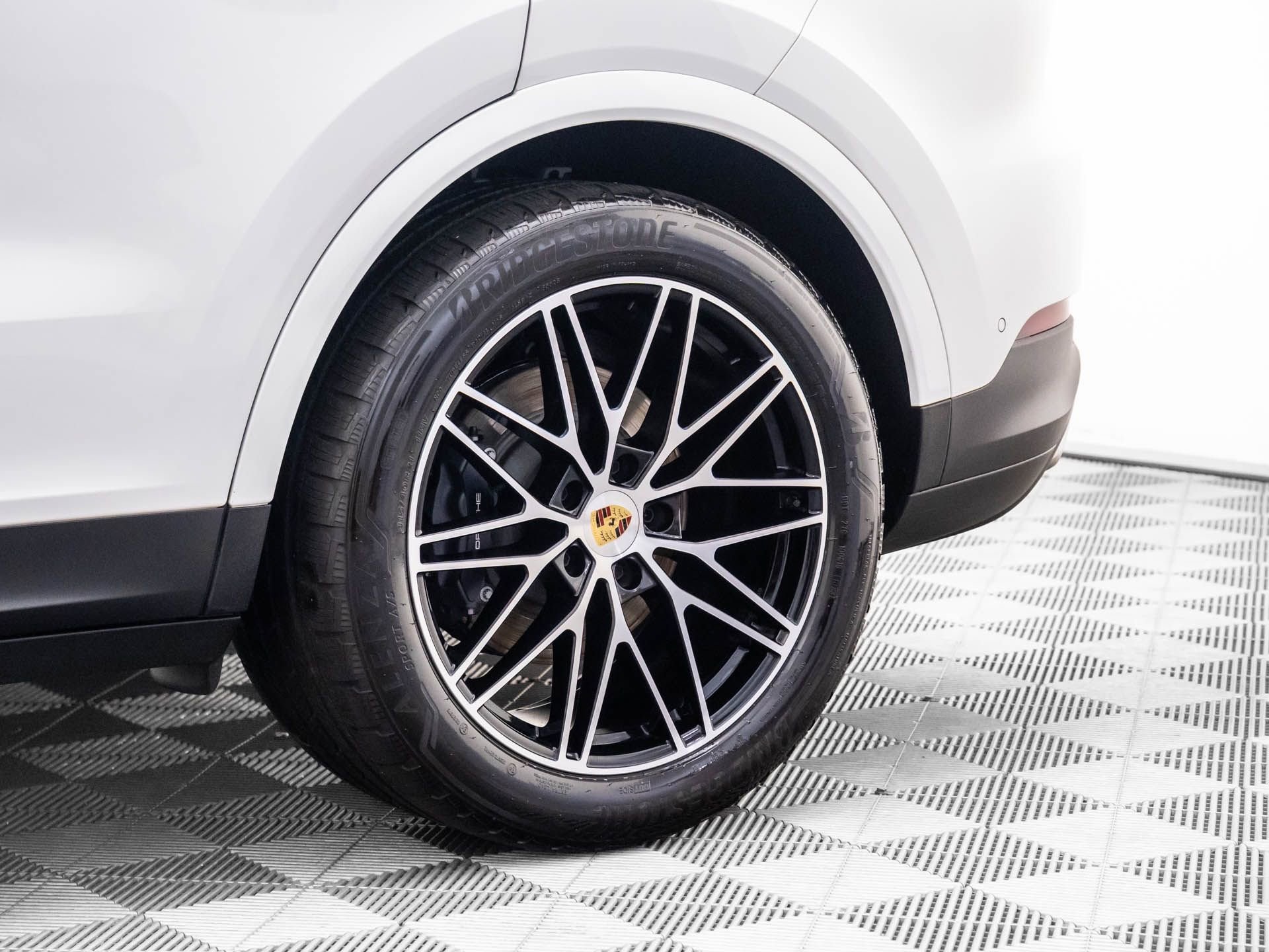 Certified 2024 Porsche Cayenne image 35