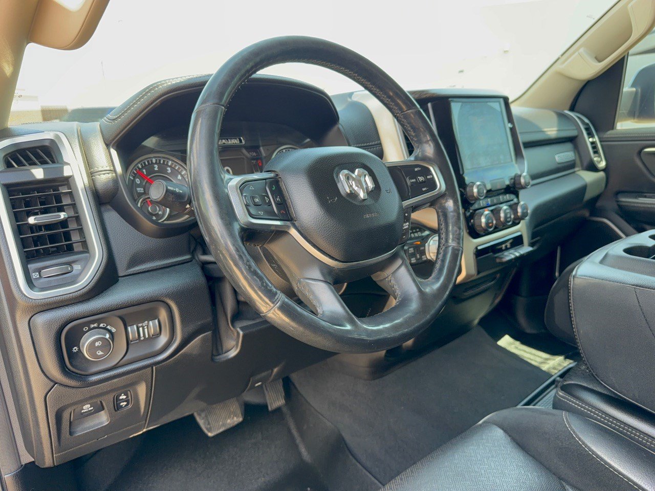 Used 2019 RAM 1500 Laramie AWD/4WD image 4