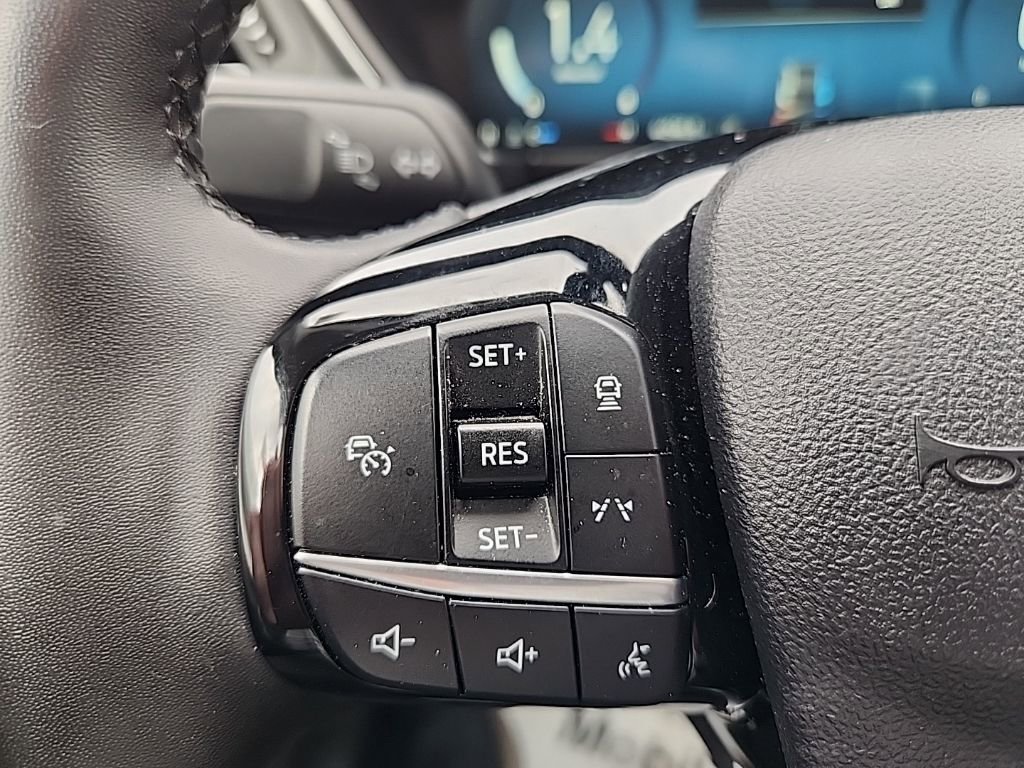 Used 2024 Ford Escape Platinum AWD/4WD image 13