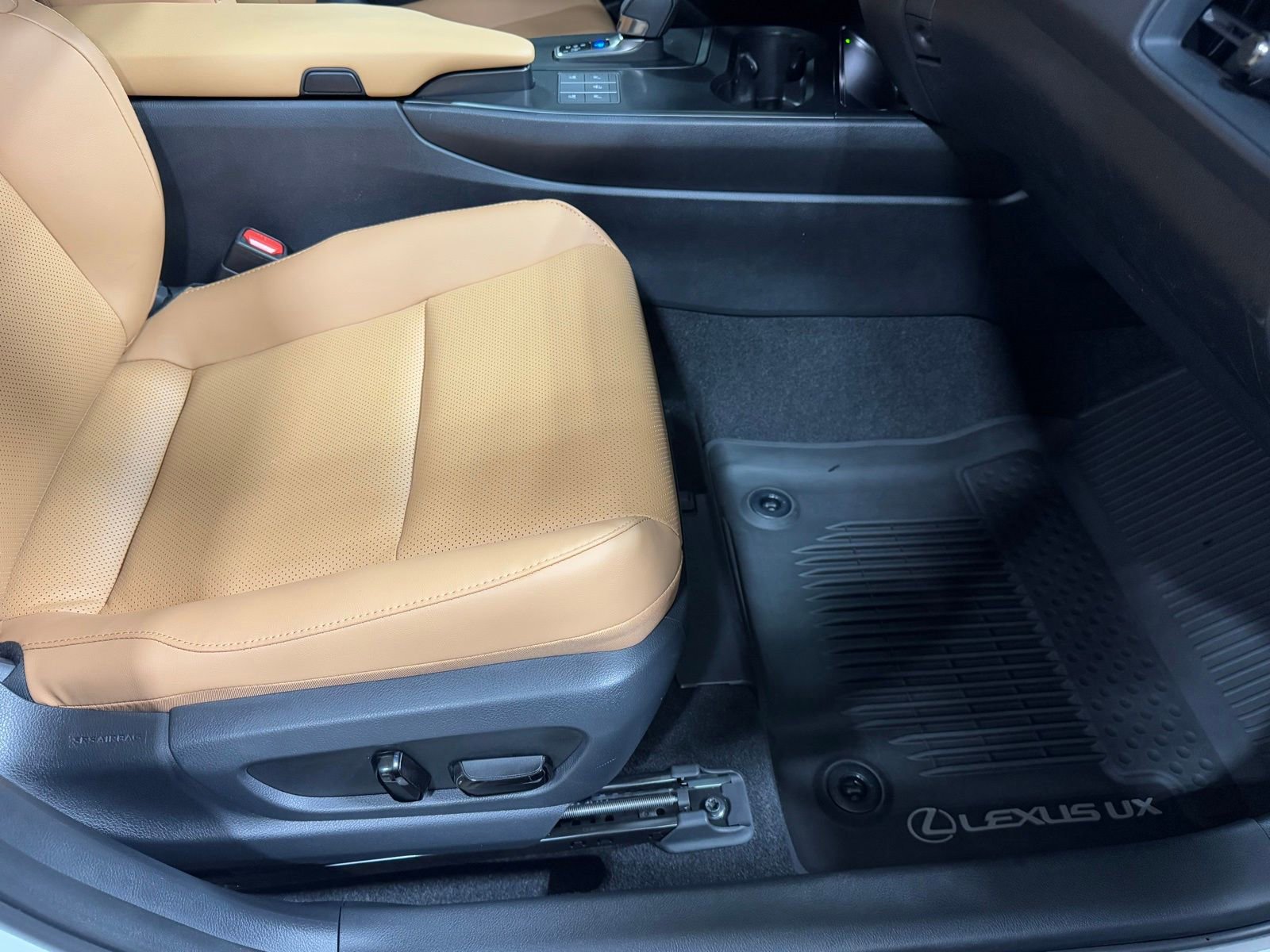 Used 2025 Lexus UX 300h AWD image 50