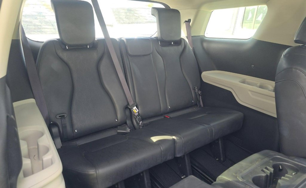Used 2024 Kia Carnival LX FWD image 3