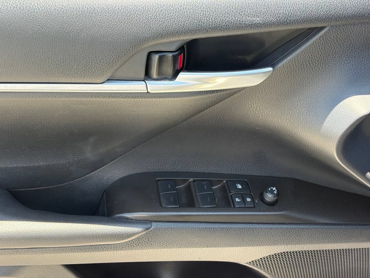 Used 2024 Toyota Camry SE FWD image 5