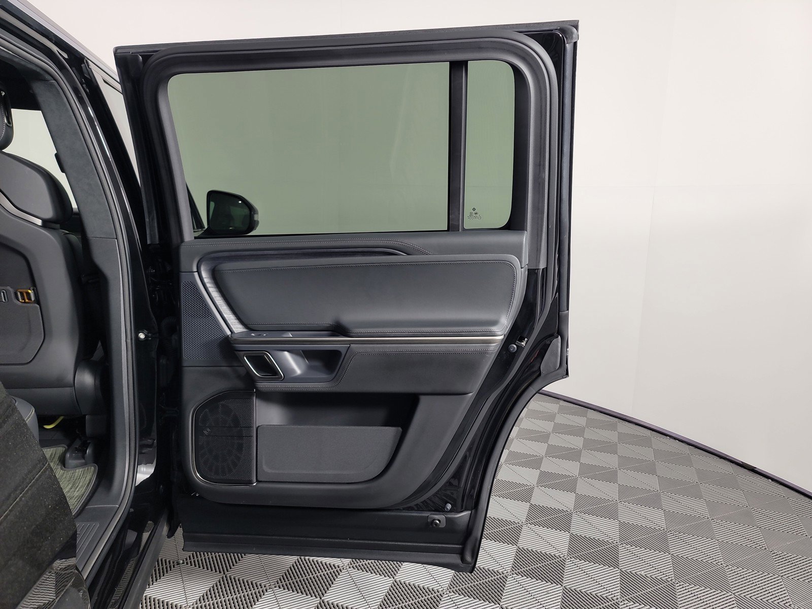 Used 2024 Rivian R1S Adventure image 19