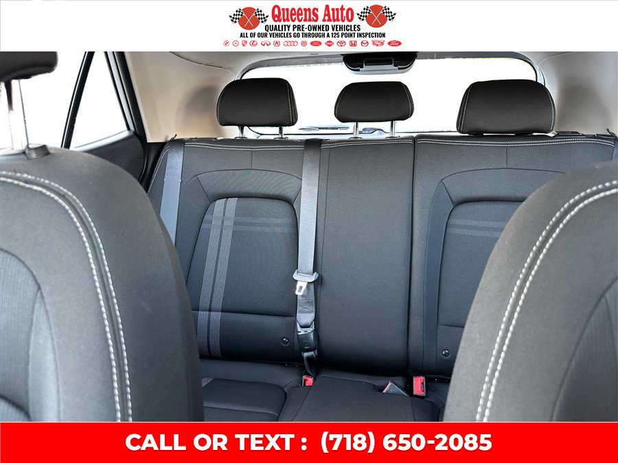 Used 2021 Hyundai Venue SEL w/ Cargo Package FWD image 14
