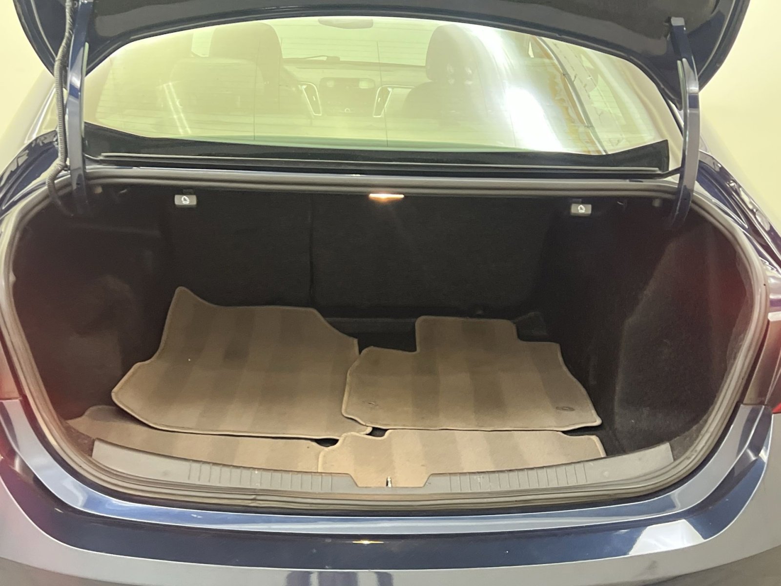 Used 2022 Chevrolet Malibu LT FWD image 25