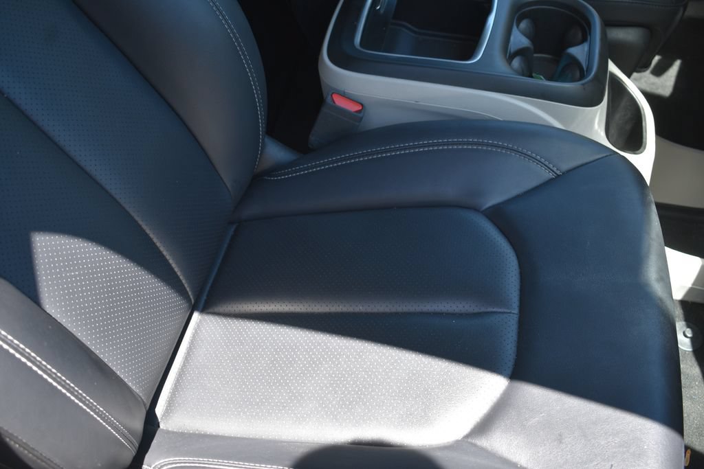 Used 2024 Chrysler Pacifica Touring-L FWD image 24