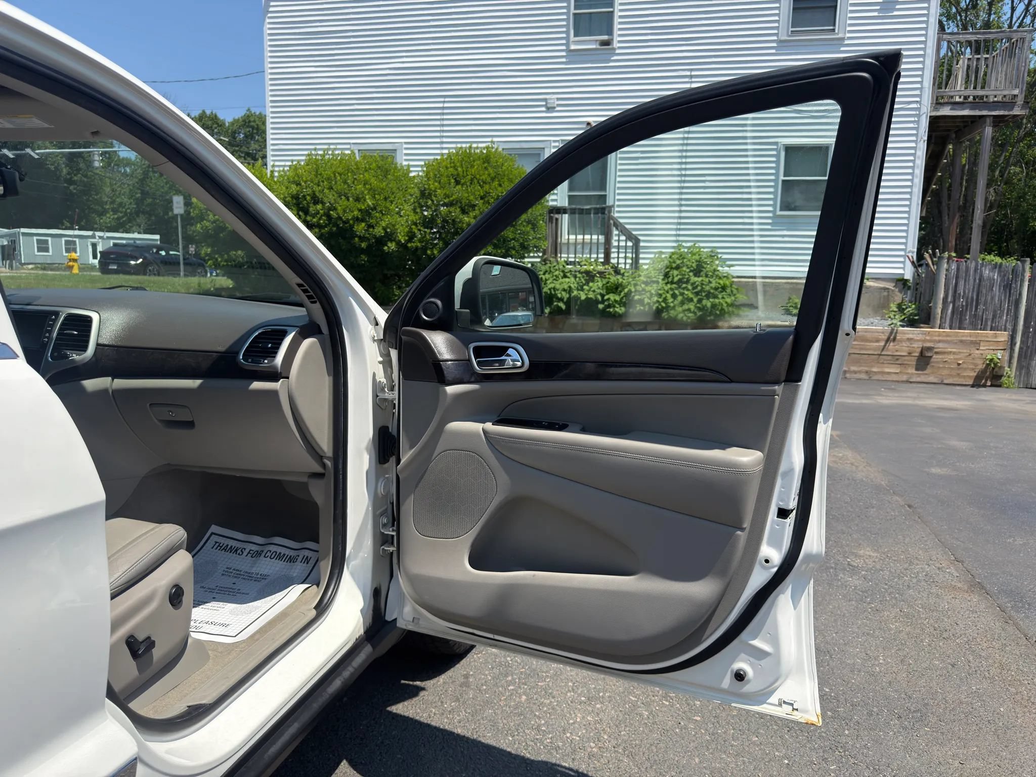 Used 2011 Jeep Grand Cherokee Laredo AWD/4WD image 18
