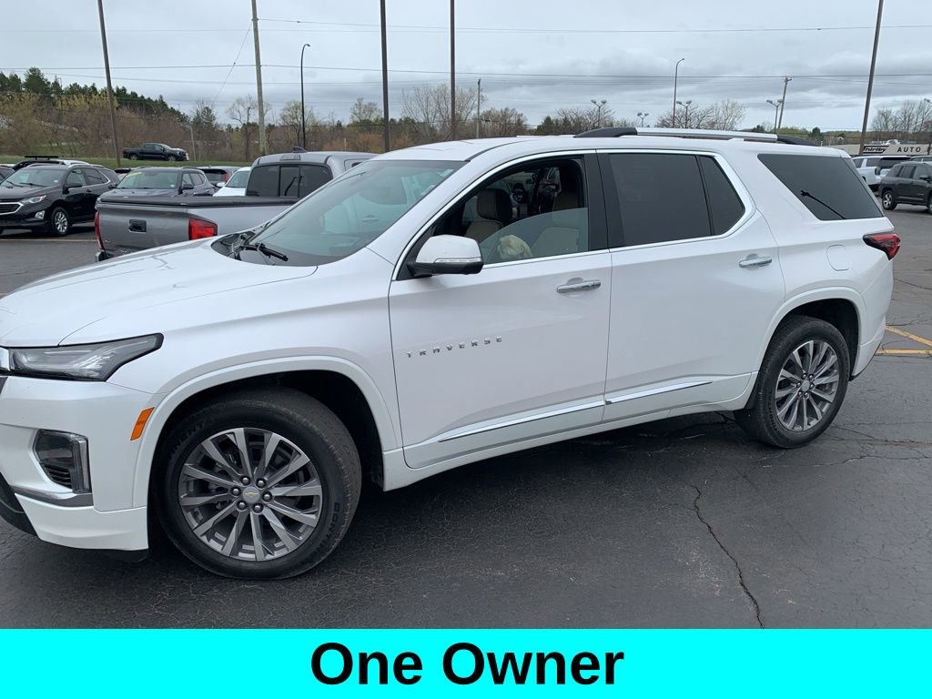 Used 2023 Chevrolet Traverse Premier FWD image 1