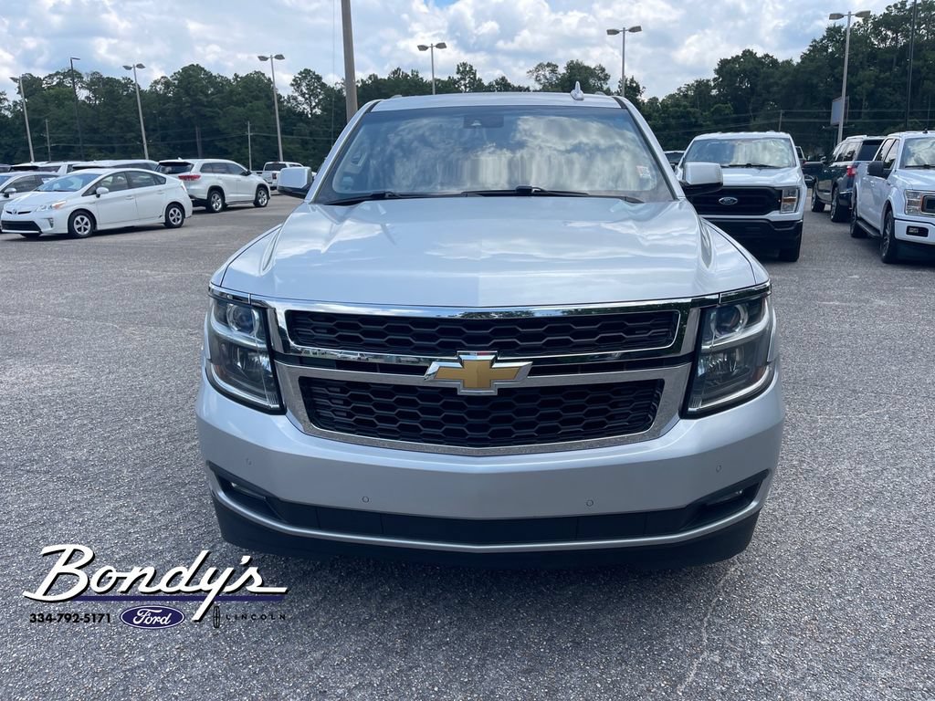 Used 2017 Chevrolet Suburban LT w/ Luxury Package RWD image 2