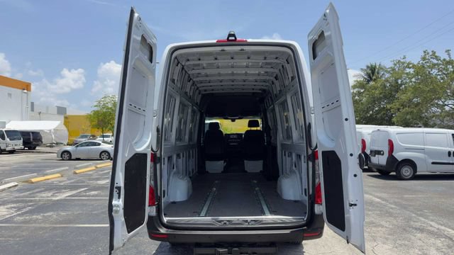 Used 2025 Mercedes-Benz Sprinter 2500 image 29