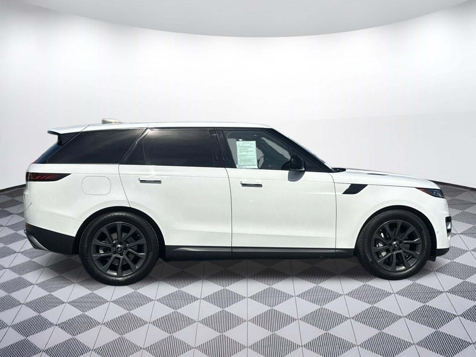 Used 2024 Land Rover Range Rover Sport SE AWD/4WD image 8