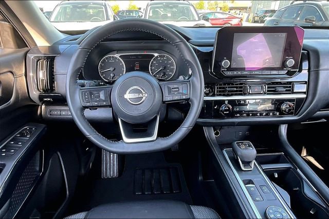 Certified 2025 Nissan Pathfinder SV image 8