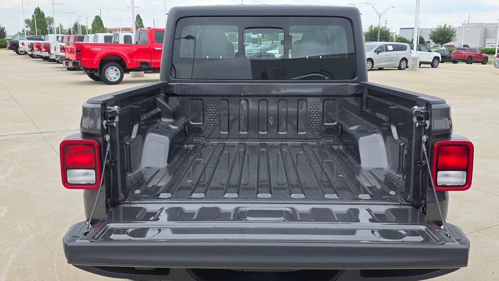 New 2026 Jeep Gladiator Sport AWD/4WD image 5