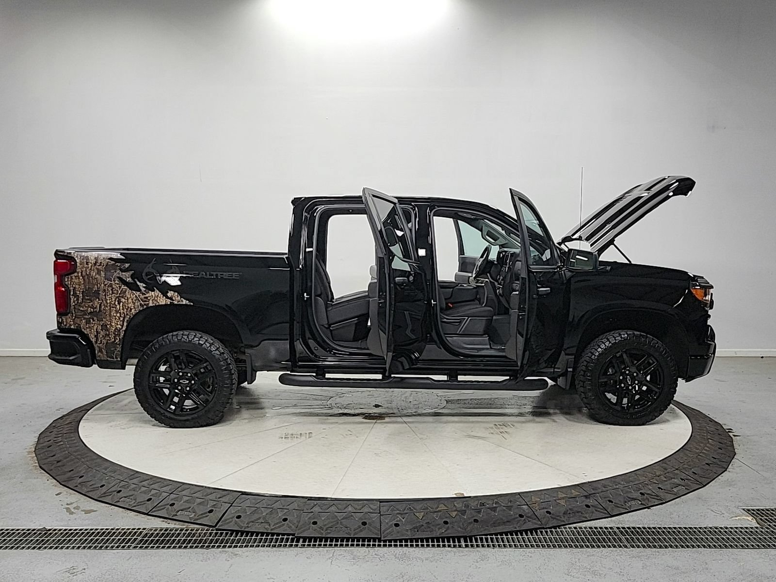 Used 2024 Chevrolet Silverado 1500 Custom Trail Boss w/ Realtree Special Edition AWD/4WD image 16