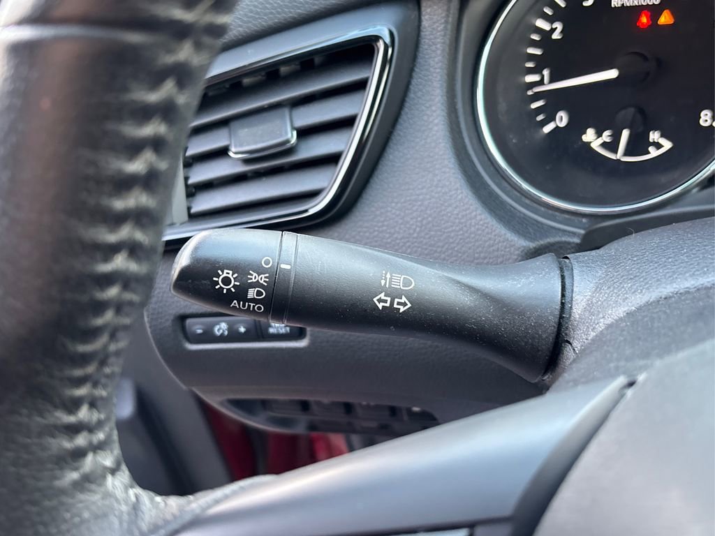 Used 2019 Nissan Rogue SV image 25