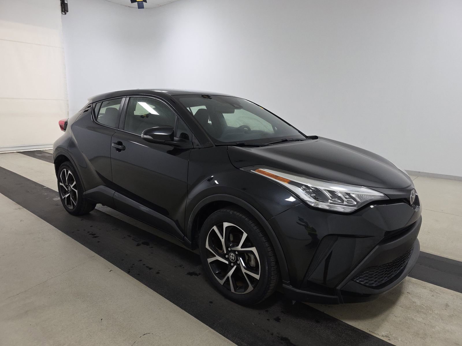 Used 2021 Toyota C-HR XLE image 3