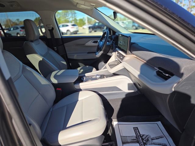 Used 2025 Ford Explorer Active w/ Active Comfort Package image 16