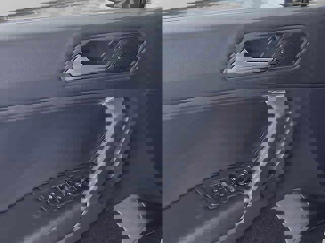 Used 2021 Volkswagen Tiguan SE image 18