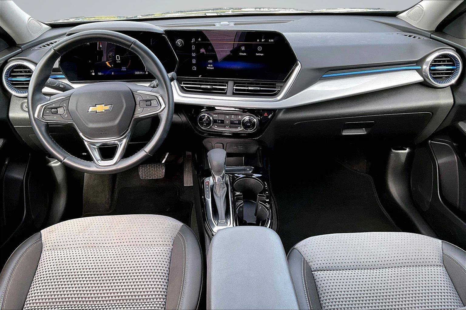 Used 2024 Chevrolet Trax LT w/ Driver Confidence Package FWD image 17