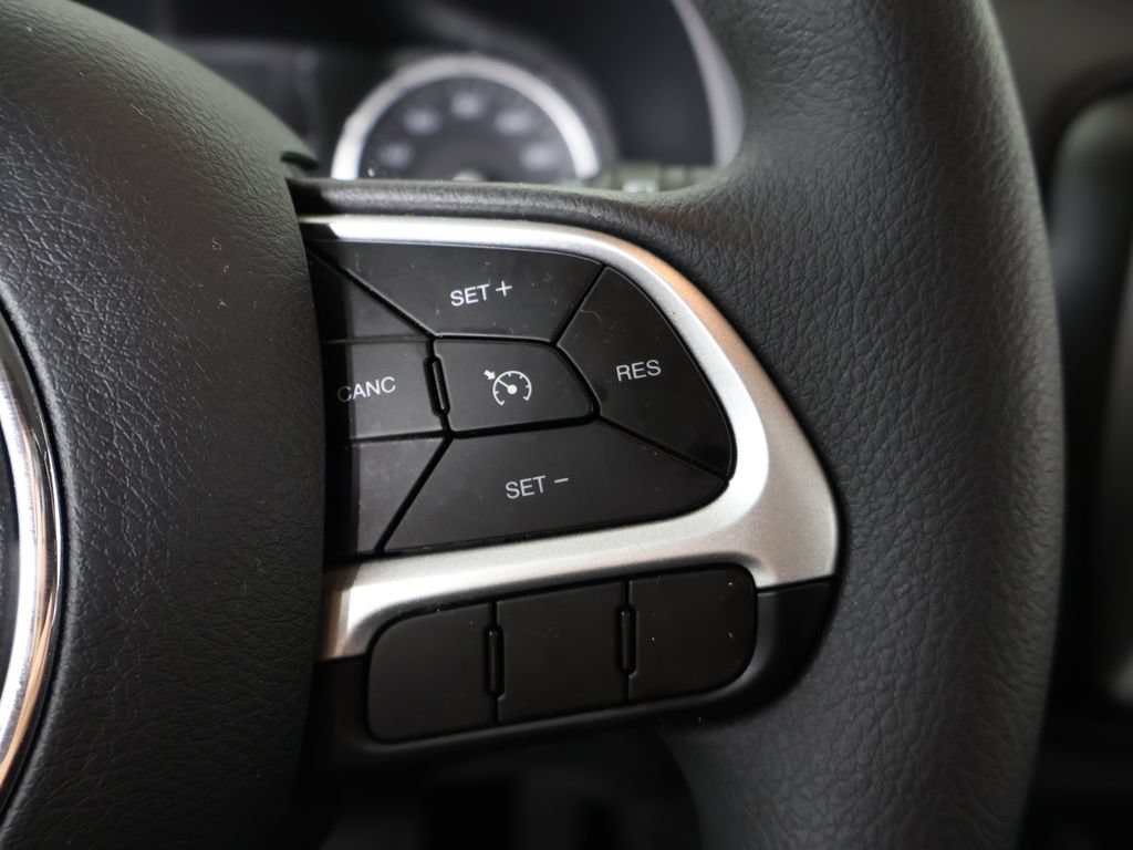 Used 2023 Jeep Renegade Latitude AWD/4WD image 40