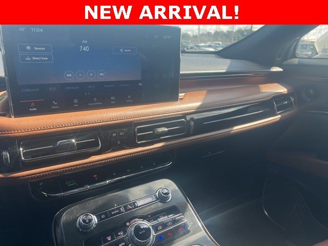 Used 2022 Lincoln Nautilus Reserve w/ Luxury Package image 11