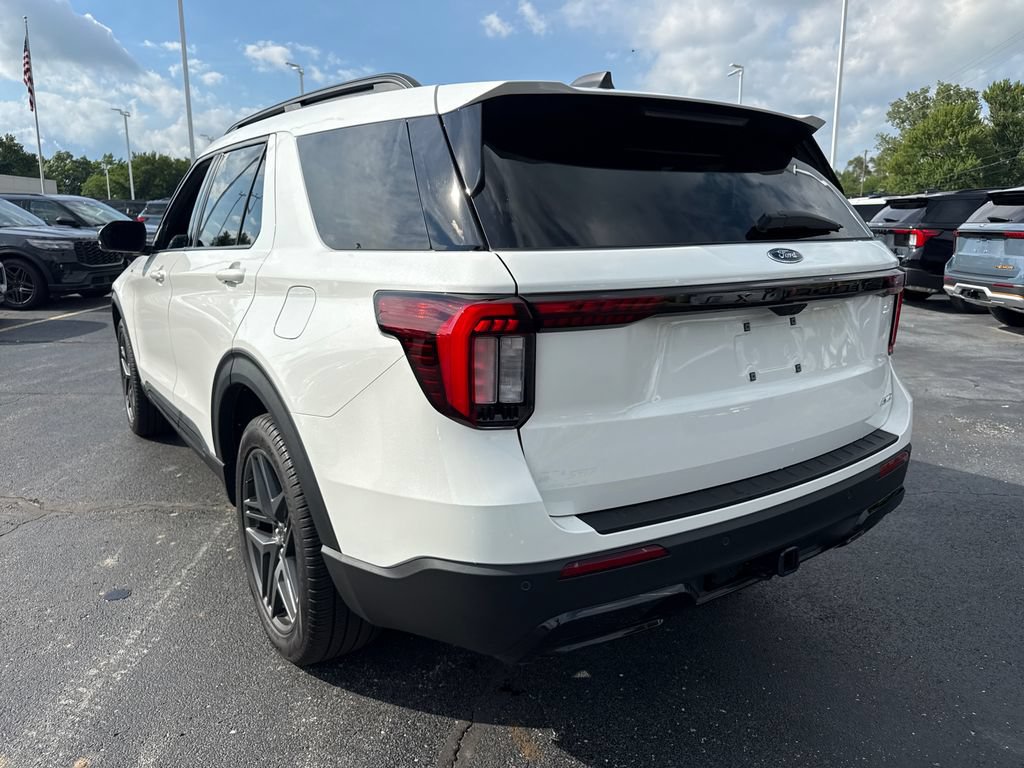 Used 2025 Ford Explorer ST-Line w/ Premium Package AWD/4WD image 9