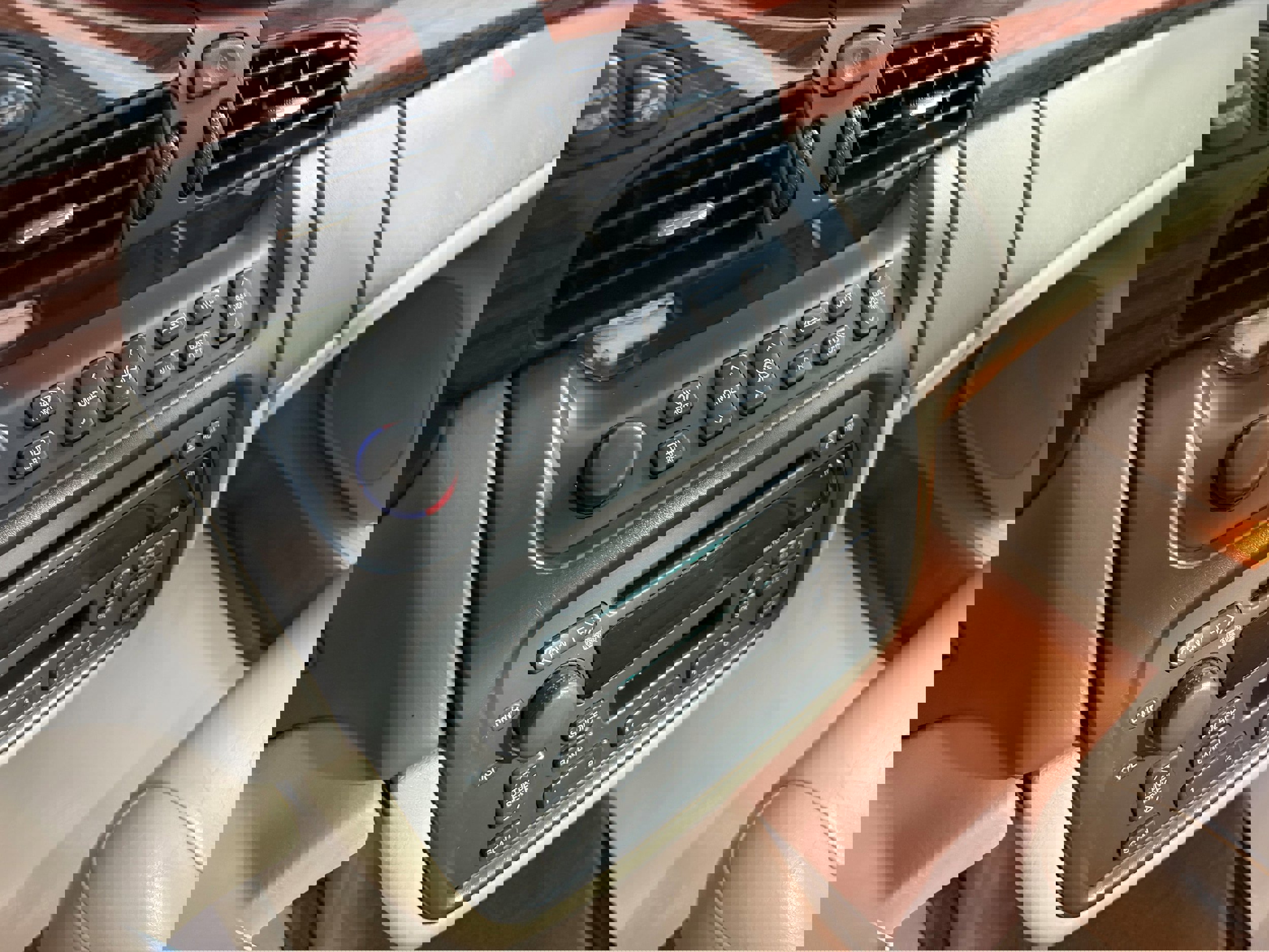 Used 2001 Cadillac De Ville w/ Comfort/Convenience Pkg FWD image 11