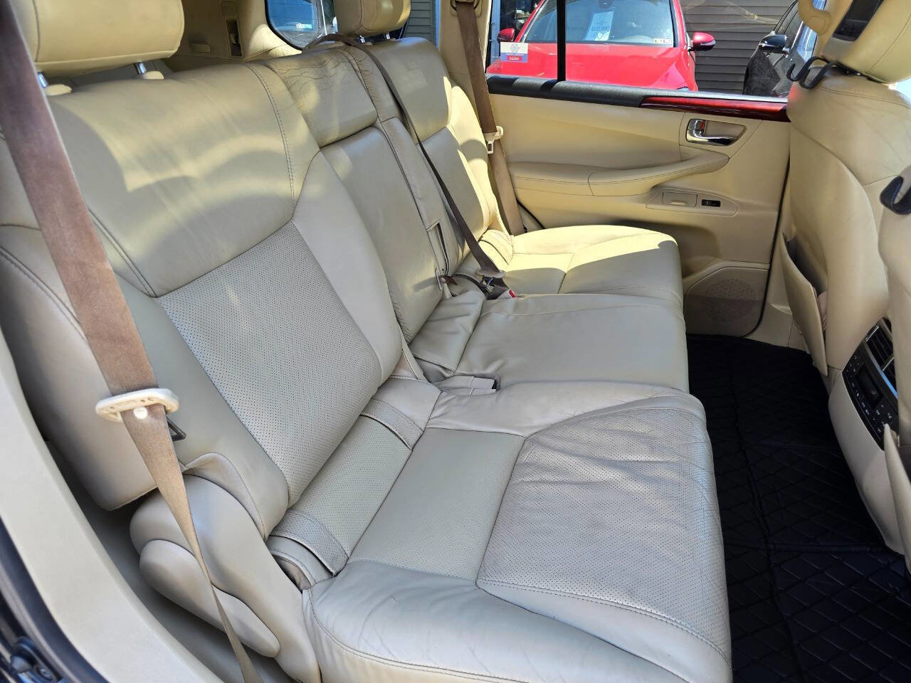Used 2011 Lexus LX 570 4WD image 32