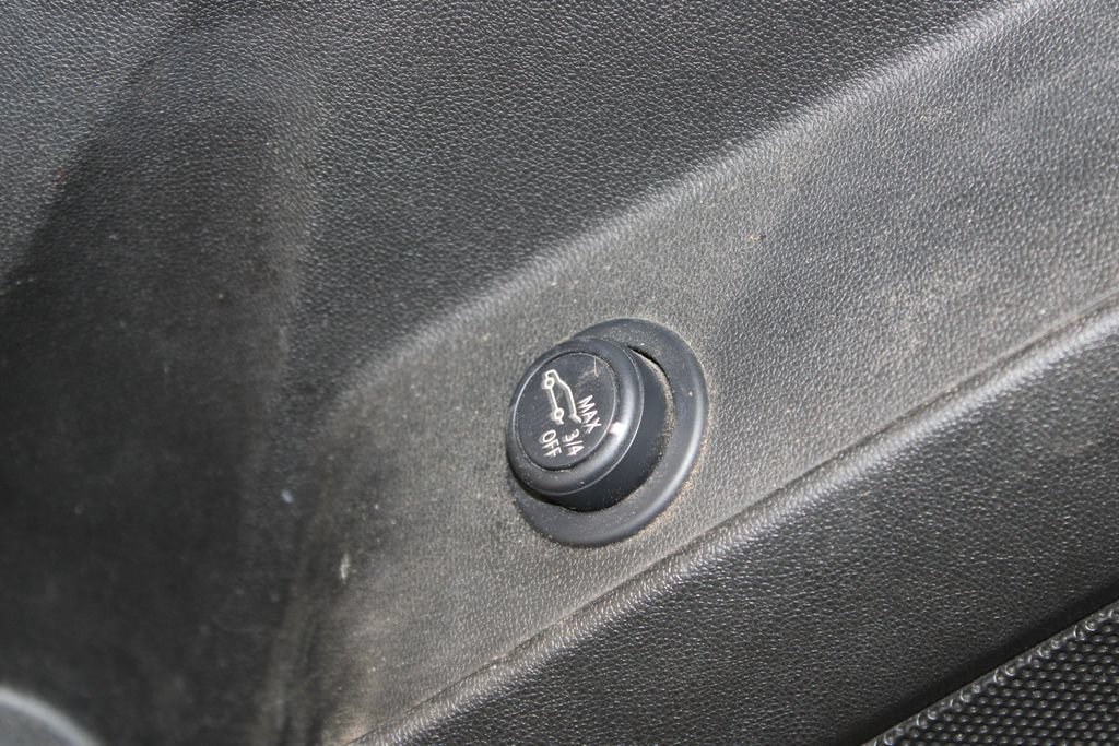 Used 2023 Chevrolet Equinox LT FWD image 23