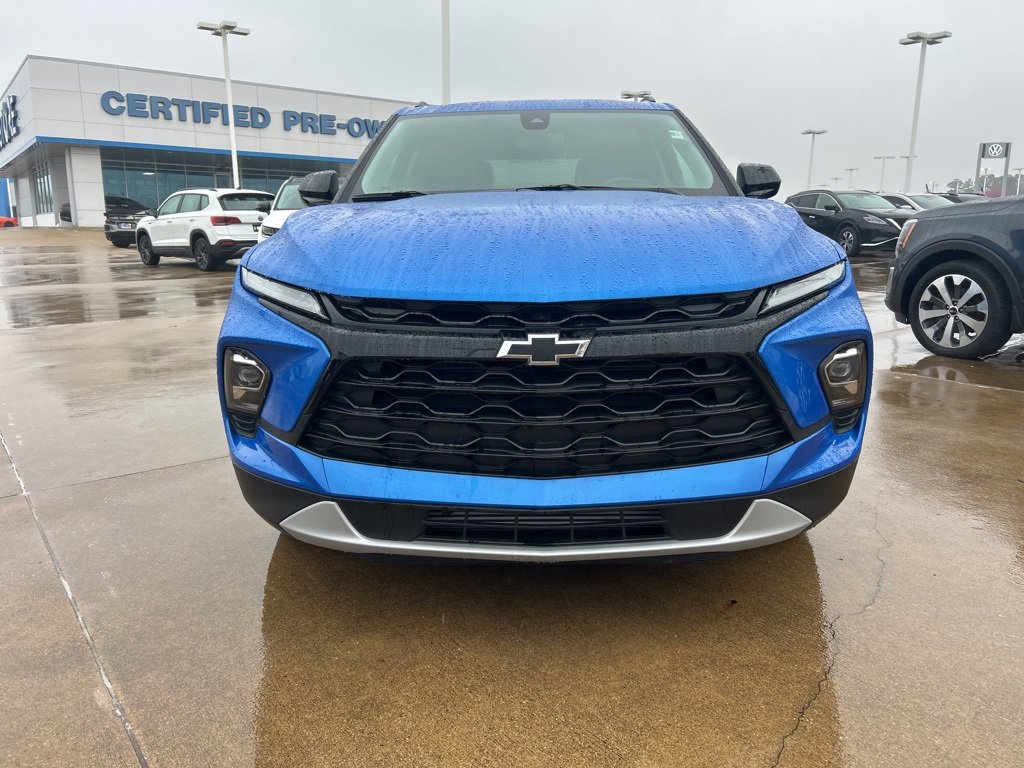 Used 2025 Chevrolet Blazer LT w/ Midnight/Sport Edition image 3