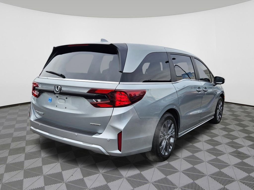 Used 2025 Honda Odyssey Touring image 4