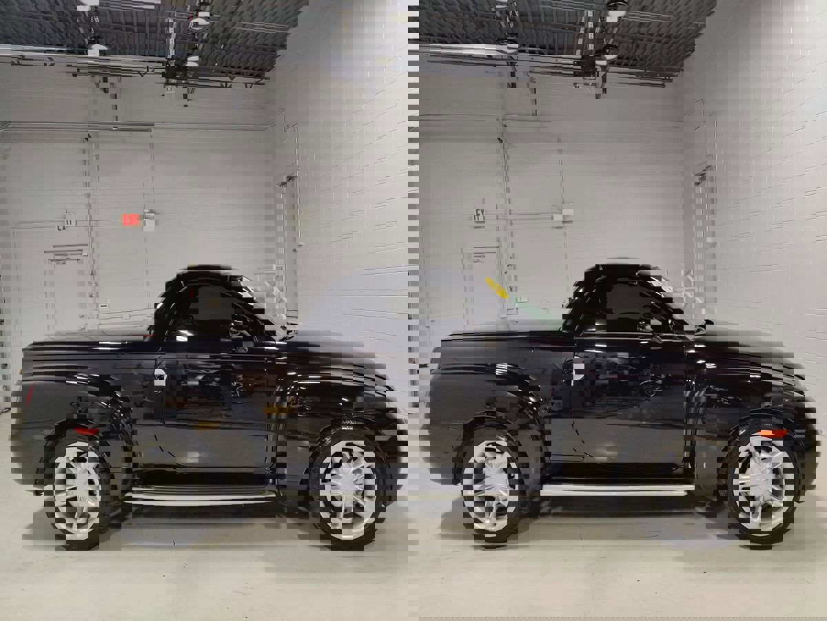 Used 2004 Chevrolet SSR w/ Preferred Equipment Group image 7