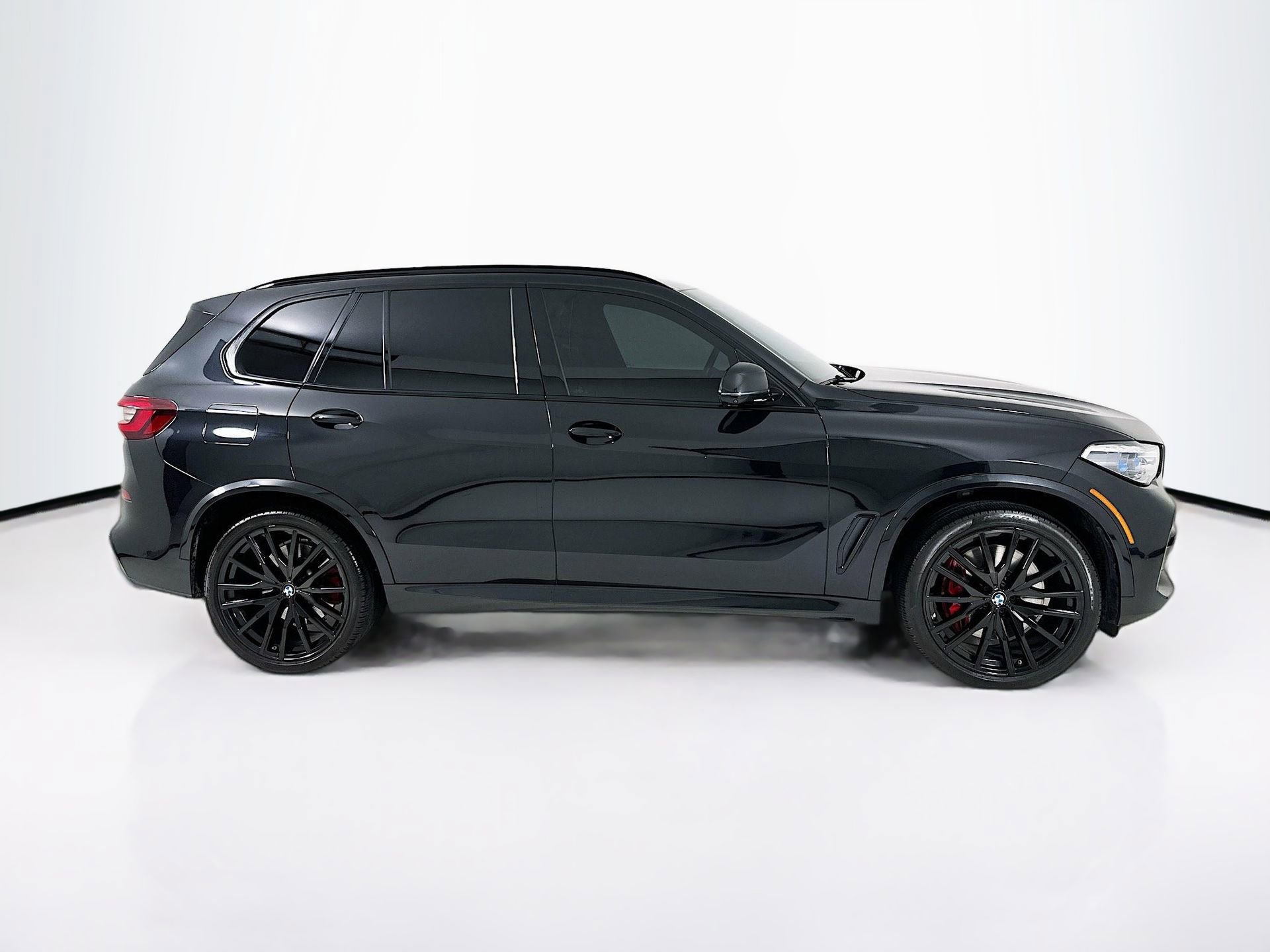 Used 2023 BMW X5 M50i w/ Executive Package image 9
