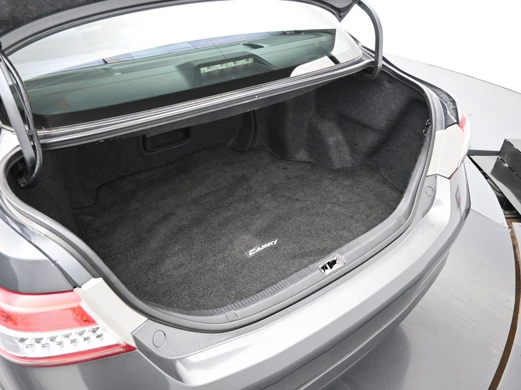 Used 2010 Toyota Camry SE image 21