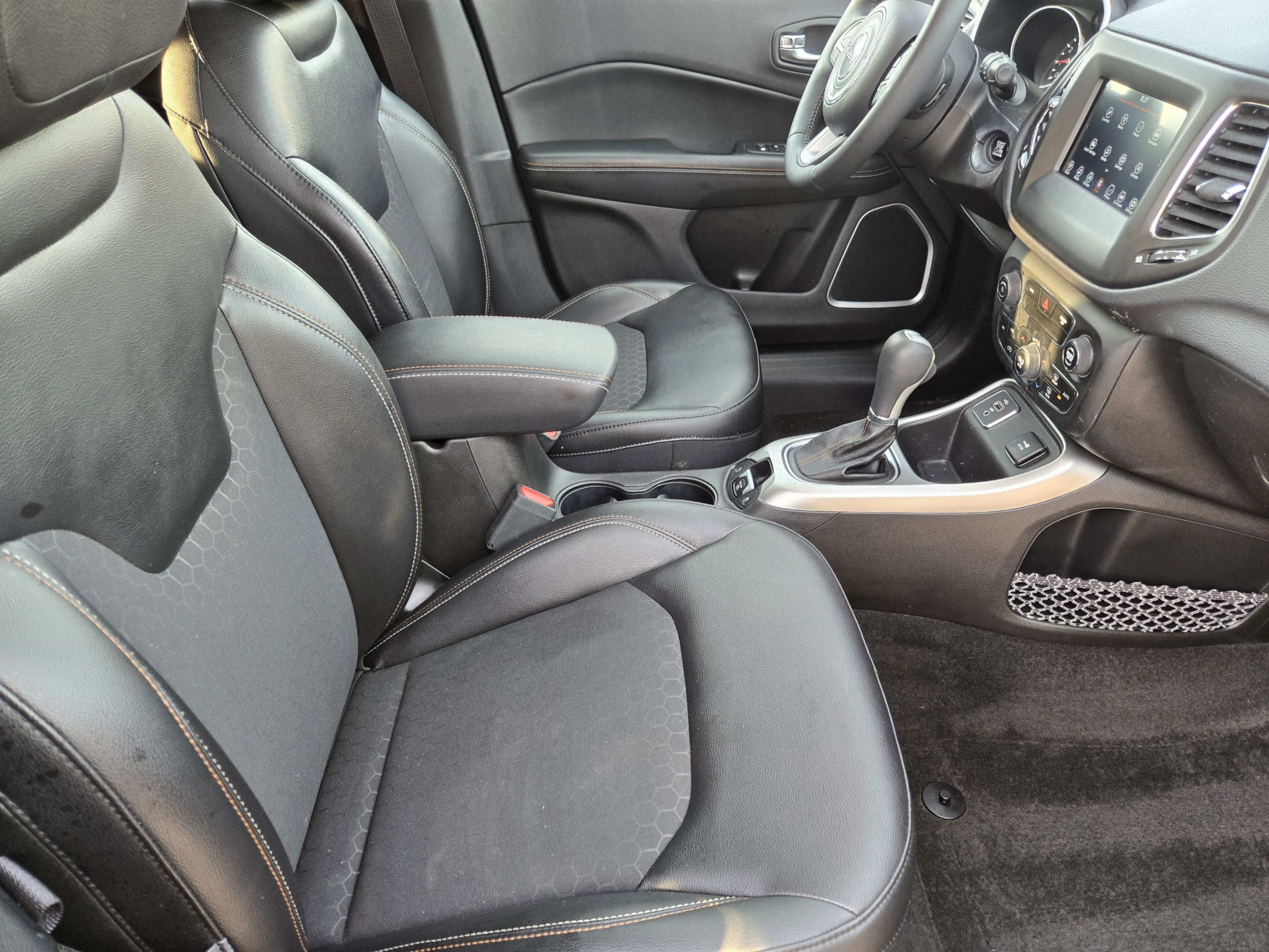 Used 2018 Jeep Compass Latitude FWD image 10