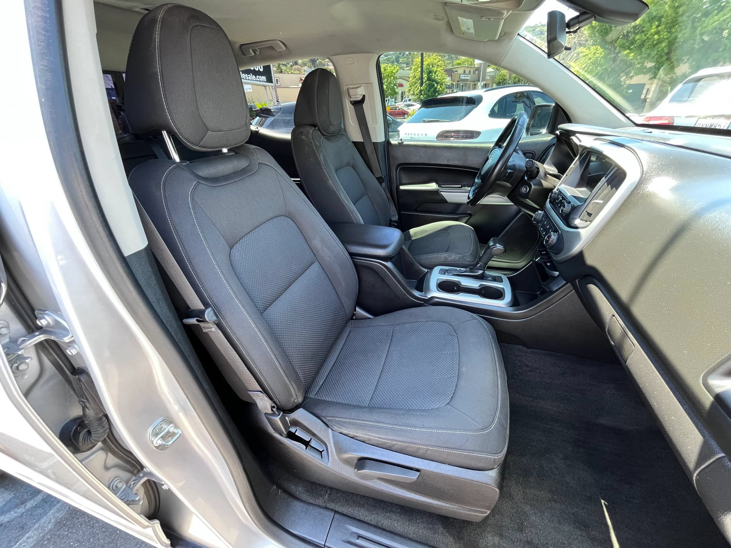 Used 2016 Chevrolet Colorado LT w/ LT Convenience Package RWD image 10