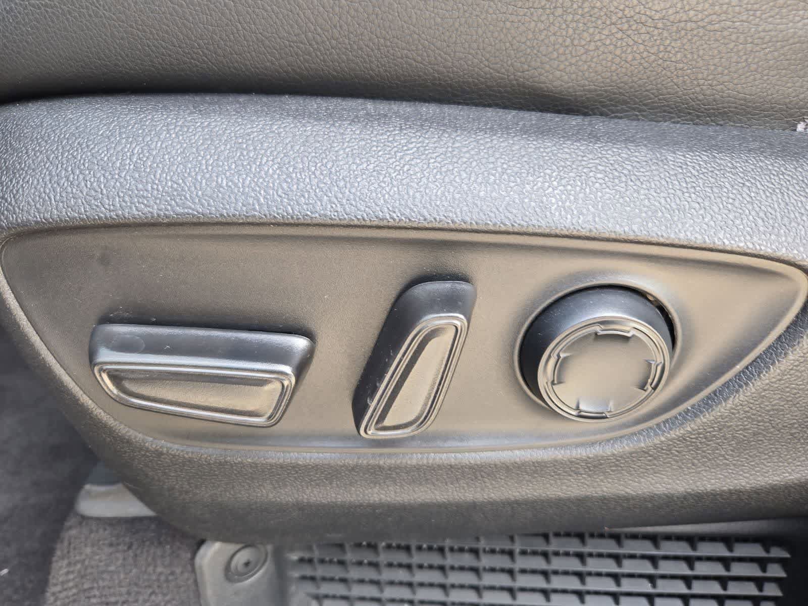 Used 2022 Toyota Sienna XSE FWD image 16