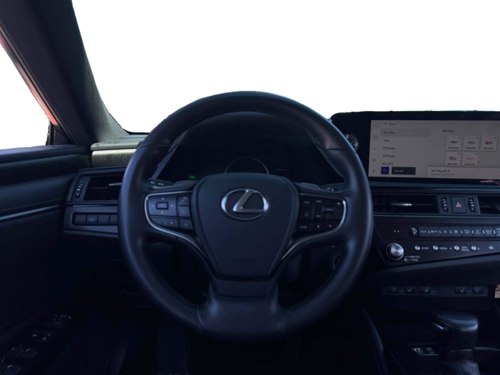 Used 2024 Lexus ES 300h w/ Premium Package FWD image 12